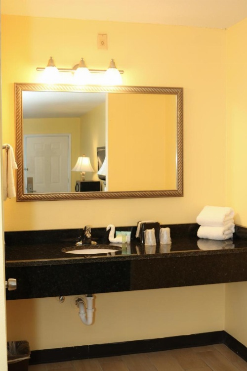 Shining Light Inn & Suites image 9